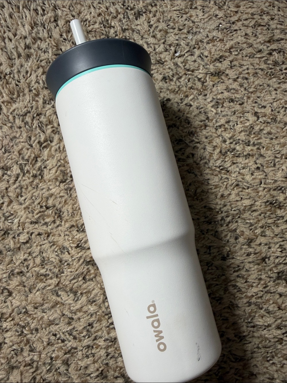 Owala Tumbler White with lid and straw